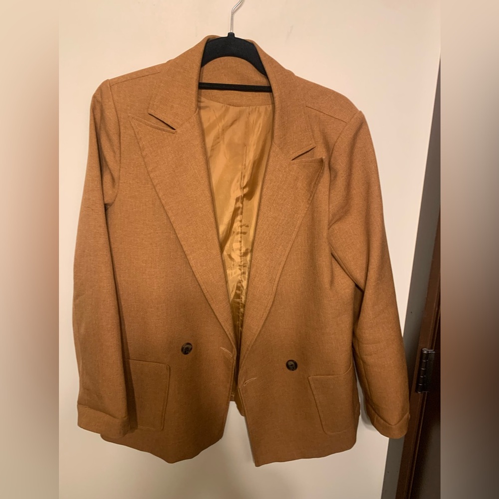 Camel-colored blazer. Size M.